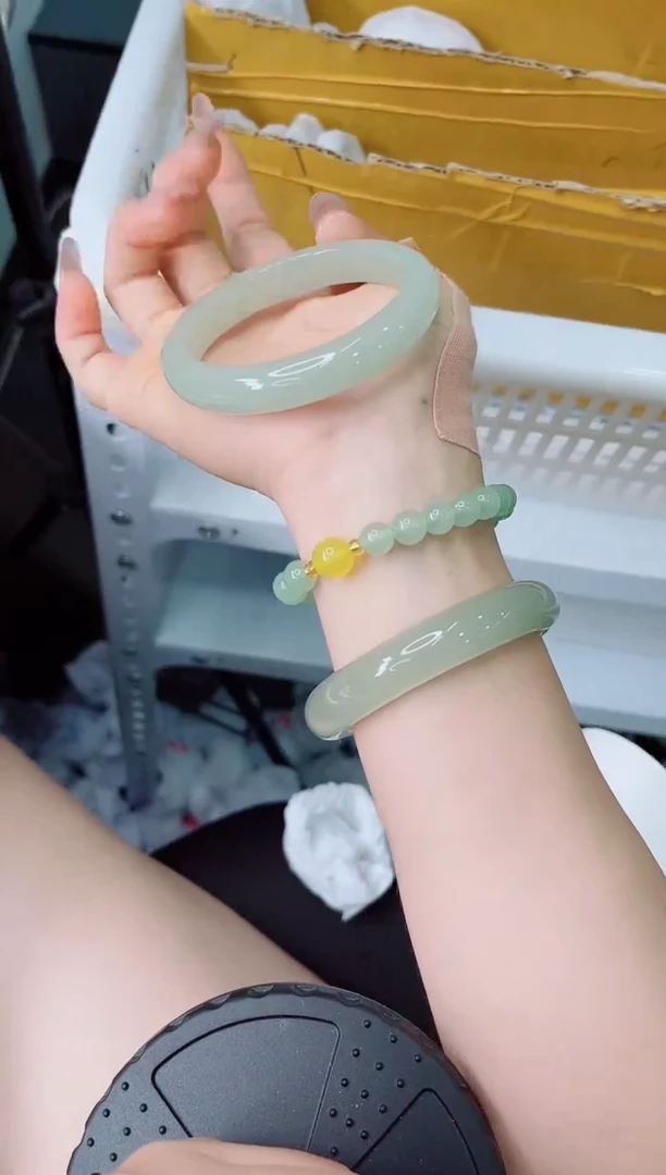 石英质玉手镯未镶嵌147-59.3