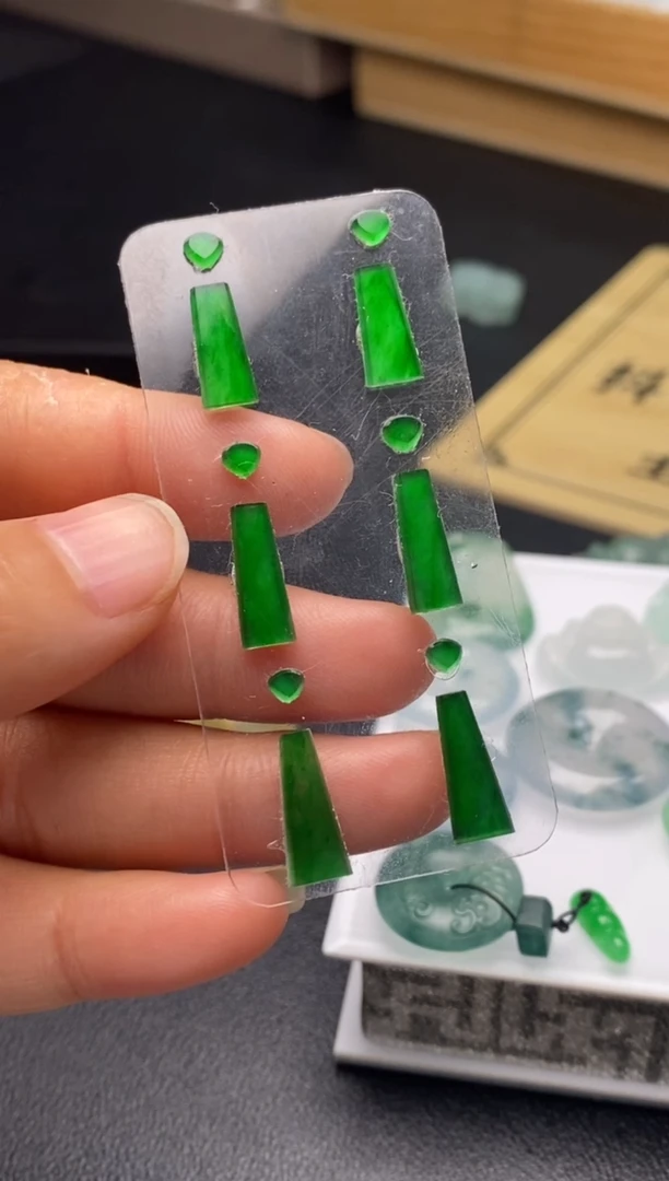 定制翡翠未镶嵌翡翠毛货多样性发其一