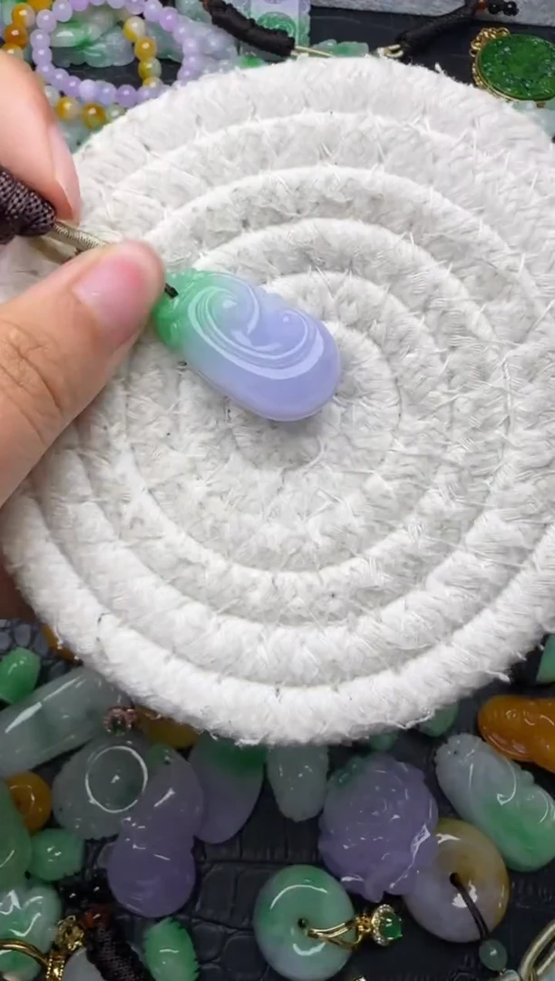 颈饰未镶嵌翡翠缅甸翡翠吊坠