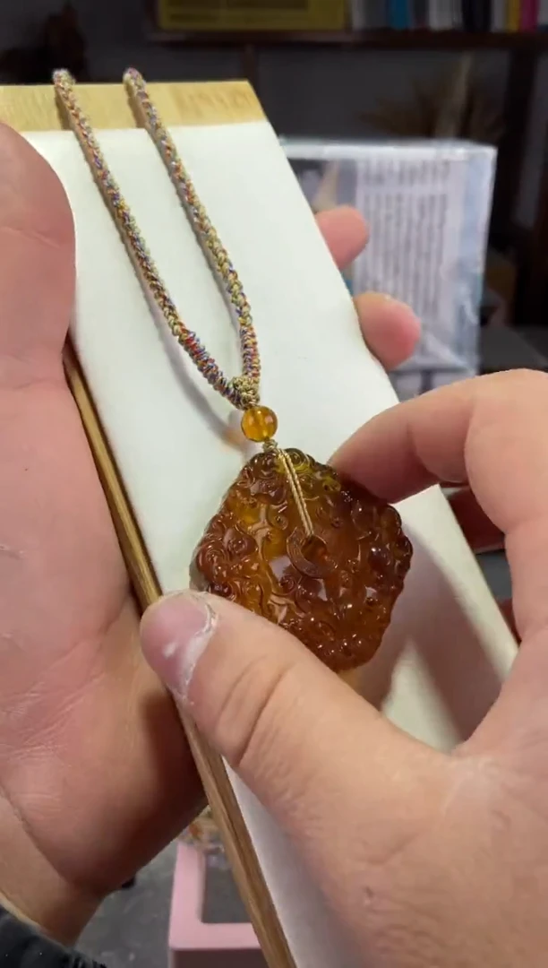 琥珀颈饰未镶嵌貔貅方扣