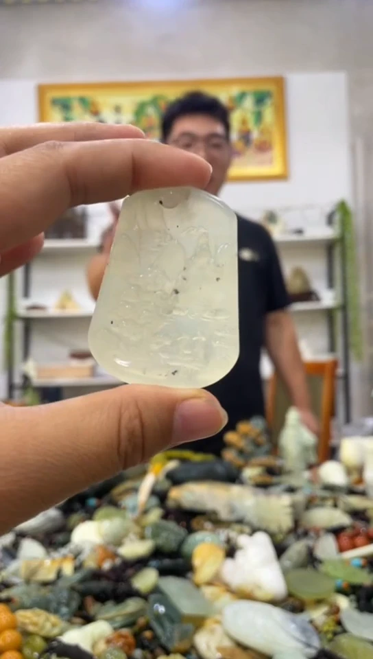 未镶嵌岫玉吊坠