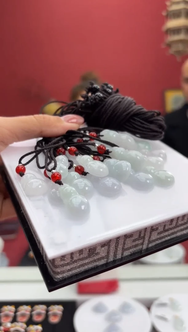 【闪购商品】翡翠挂件未镶嵌563266/多样性发一编绳