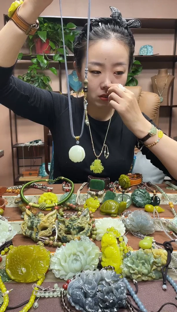 未镶嵌岫玉吊坠·