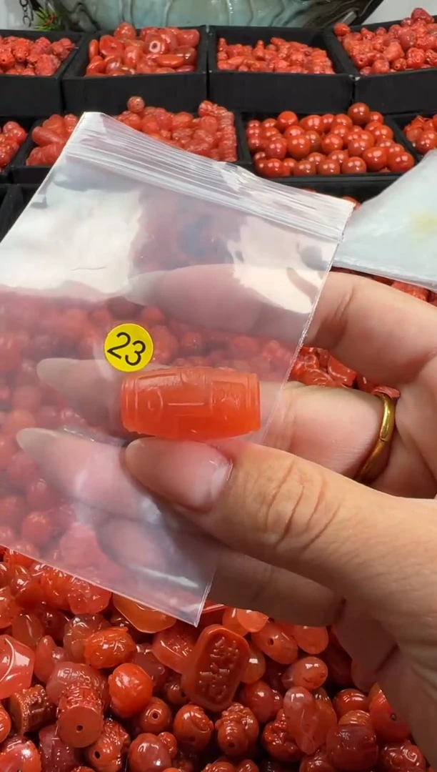 颈饰未镶嵌南红玛瑙1