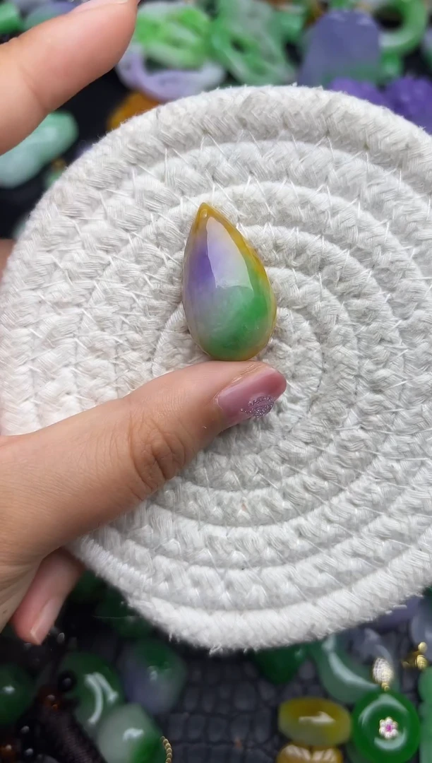 颈饰未镶嵌翡翠缅甸翡翠吊坠
