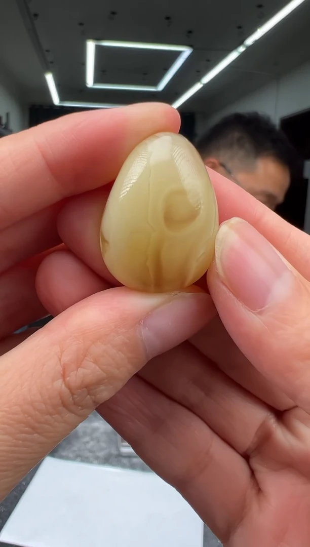 未镶嵌颈饰蜜蜡吊坠