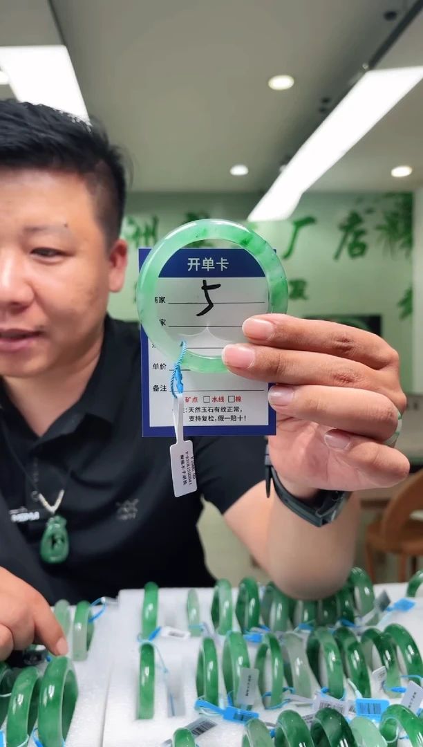 未镶嵌手镯石英质玉玫**刺57
