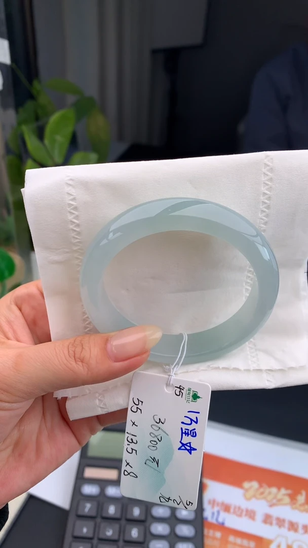 【闪购商品】翡翠手镯未镶嵌 #情人节#送礼，下单联系客服核对地址~