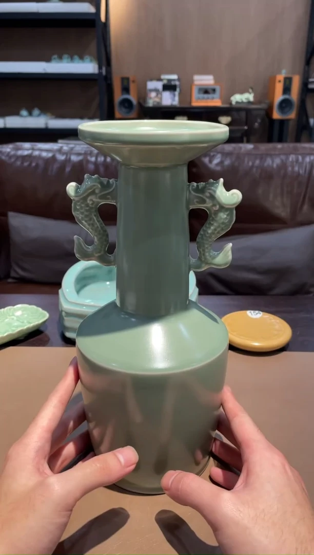 168窑承青瓷豆青双耳瓶