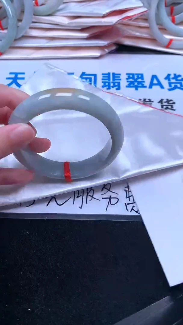 未镶嵌手镯翡翠.