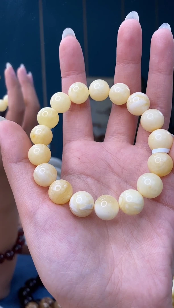 裸石琥珀未镶嵌1/2多样性发其一15微瑕