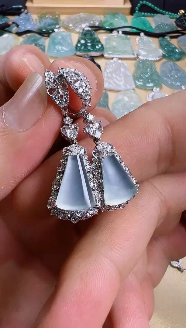 颈饰18K金镶嵌翡翠天然缅甸翡翠