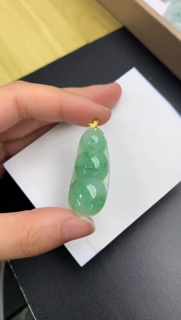 颈饰18K金镶嵌翡翠天然A货