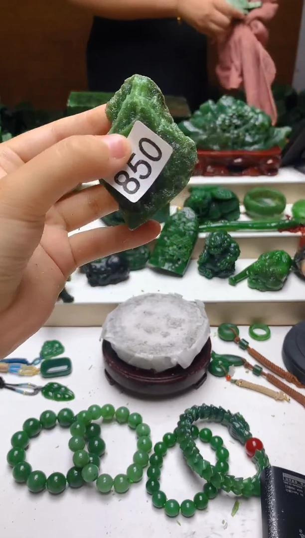 未镶嵌和田玉（碧玉）珠宝半成品0