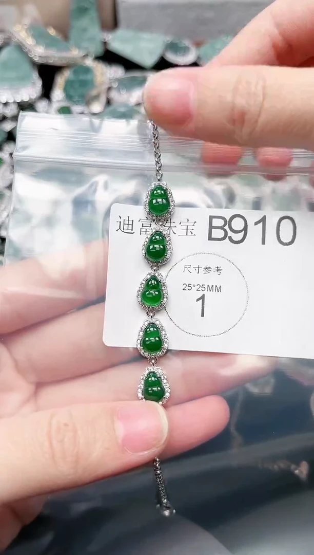 【闪购商品】翡翠颈饰未镶嵌赠皮绳910