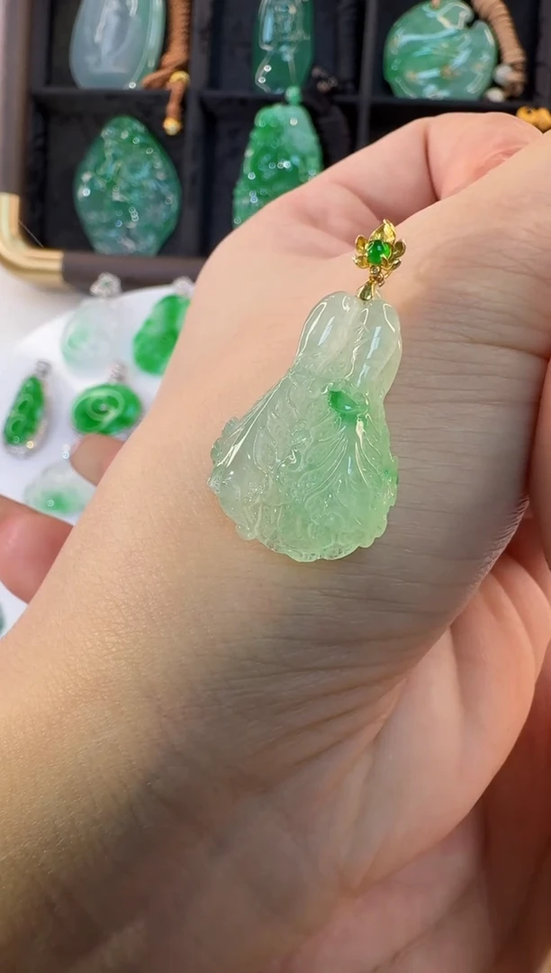 颈饰18K金镶嵌翡翠缅甸A货翡翠