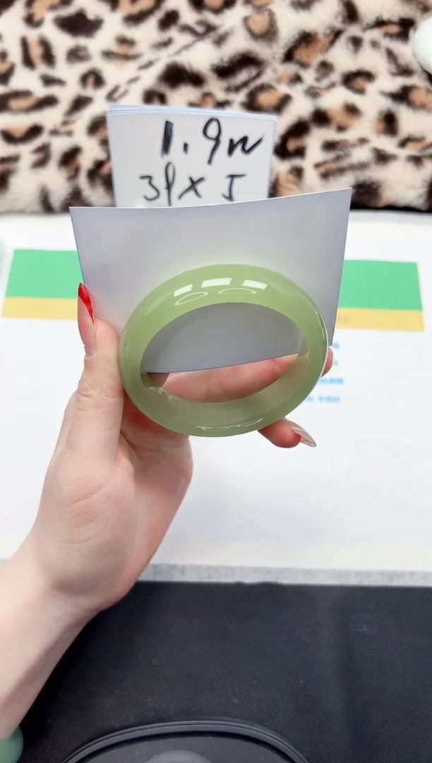 【闪购商品】石英质玉手镯未镶嵌189-56