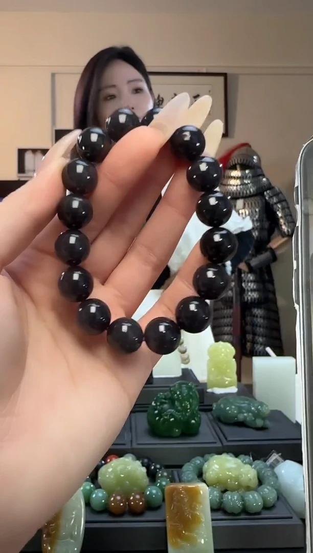 颈饰未镶嵌和田玉烟紫圆珠手串