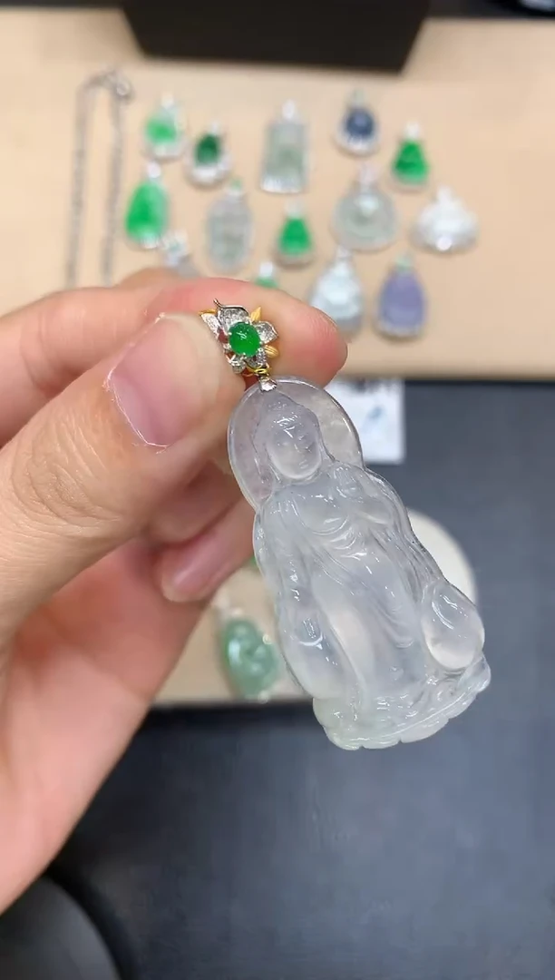 颈饰18K金镶嵌翡翠阿弥陀佛【无服务费