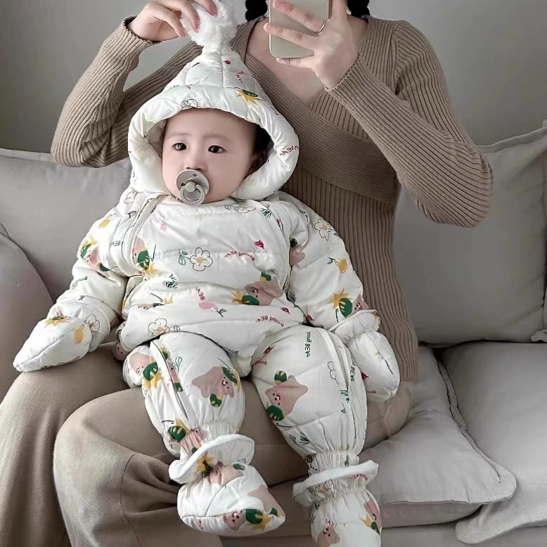 6印花婴儿羽绒服白鸭绒新生儿冬季外出服女宝宝连体轻薄保暖加厚