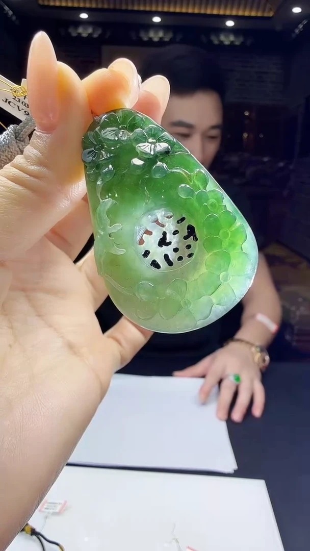 翡翠未镶嵌吊坠(不含链)2