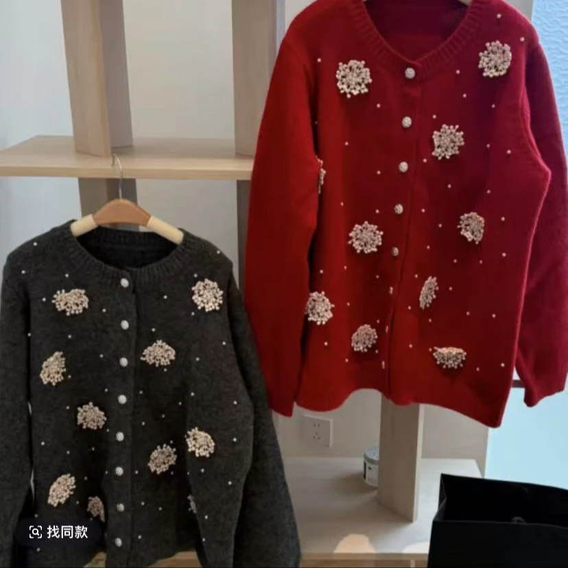 【瘦瘦】月下白茶花-秋冬两色圆领珍珠花朵百搭开衫针织毛衣S01198