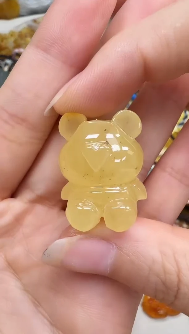 未镶嵌琥珀裸石如图