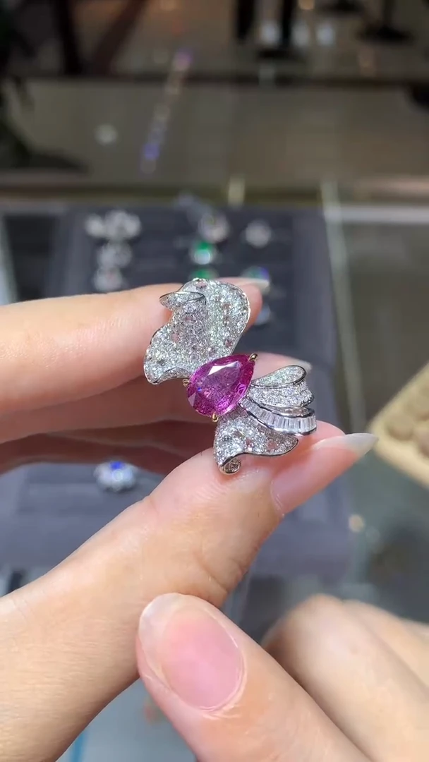 戒指彩色蓝宝石18K金镶嵌2.05CT