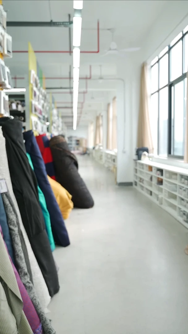 混纺1米棉交织面料黑色提花外套面料110CM225G/M