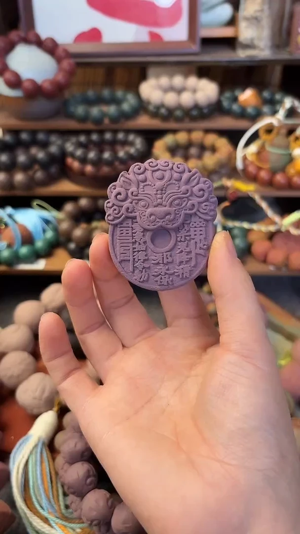 泥塑二苏玉兰山鬼一个