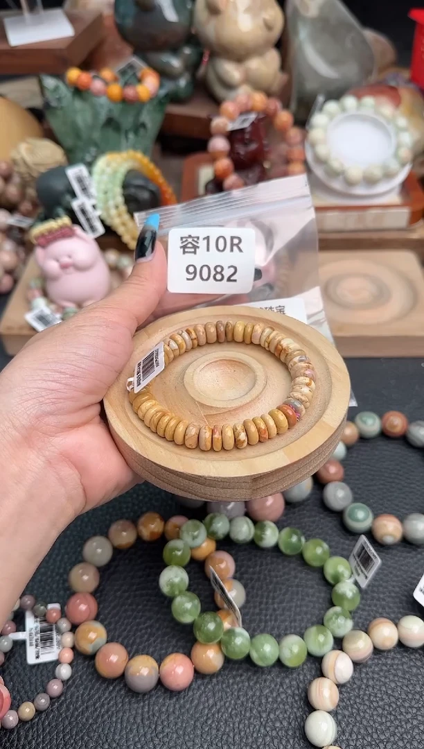 【闪购商品】石英质玉未镶嵌手链10R9082