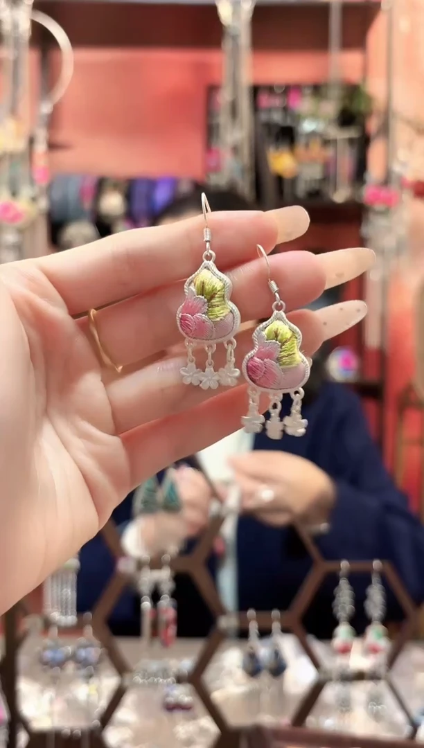 织绣云织谣民族风精美饰品   346