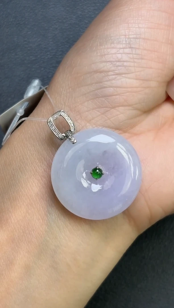 颈饰18K金镶嵌翡翠平安扣