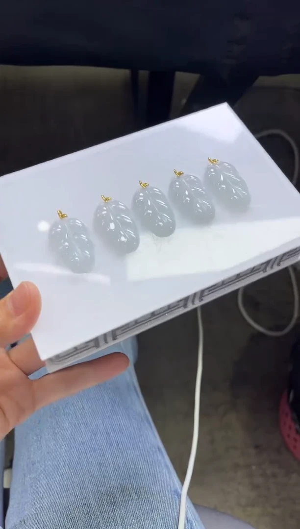 颈饰18K金镶嵌翡翠V285/多样性发一件/配绳子