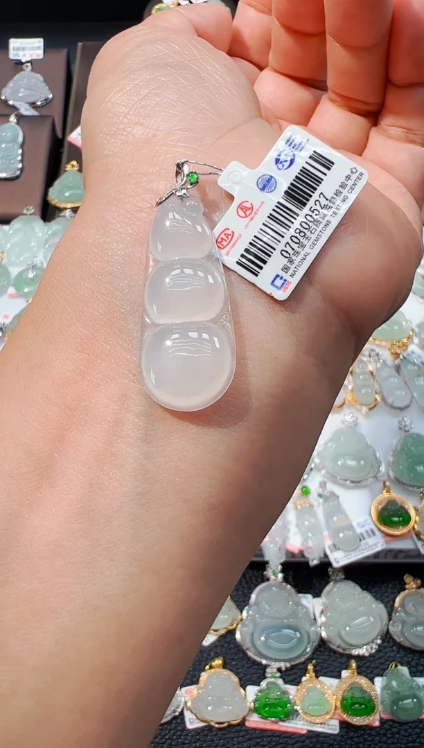 吊坠(不含链)18K金镶嵌翡翠福豆吊坠527