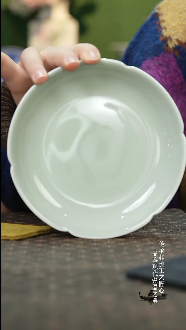 瑕  颜色釉  豆青六方花口盘