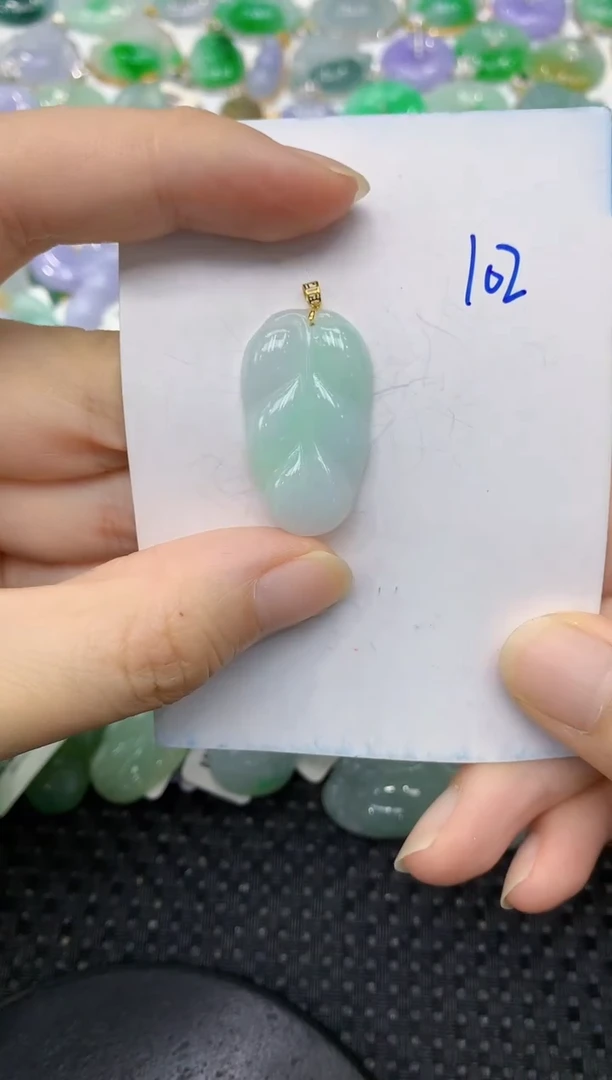 翡翠18K金镶嵌颈饰111111111