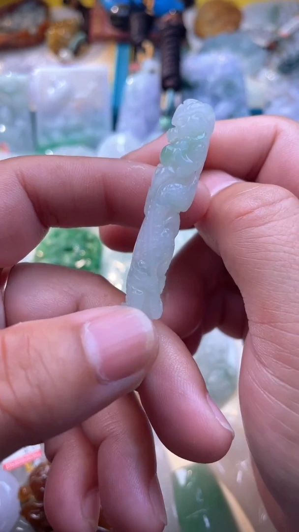 翡翠未镶嵌颈饰龙笔