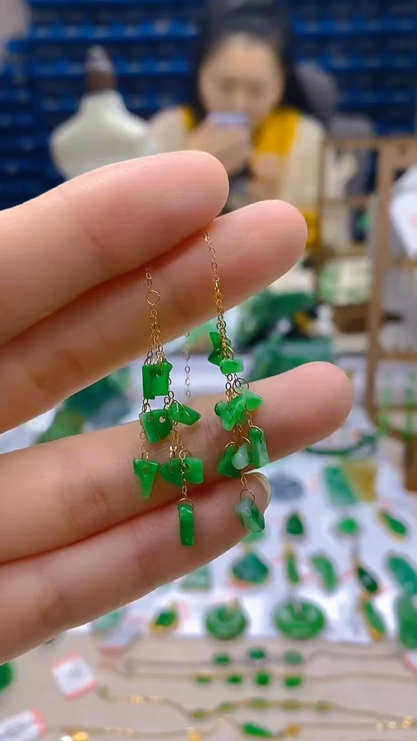 颈饰18K金镶嵌翡翠新号开播 全场乱卖