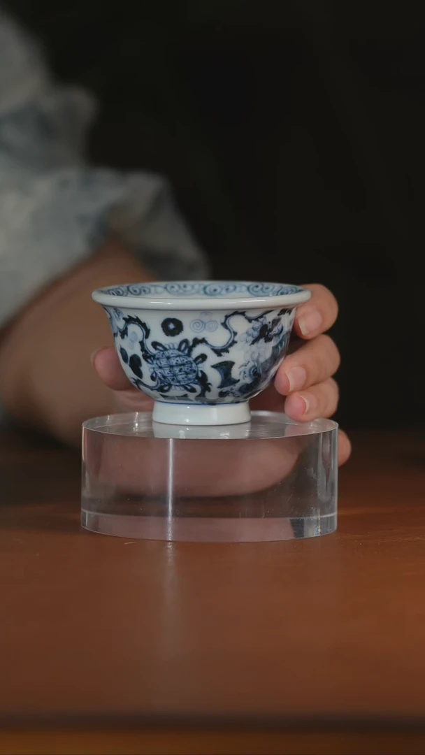 元青花双狮压手杯