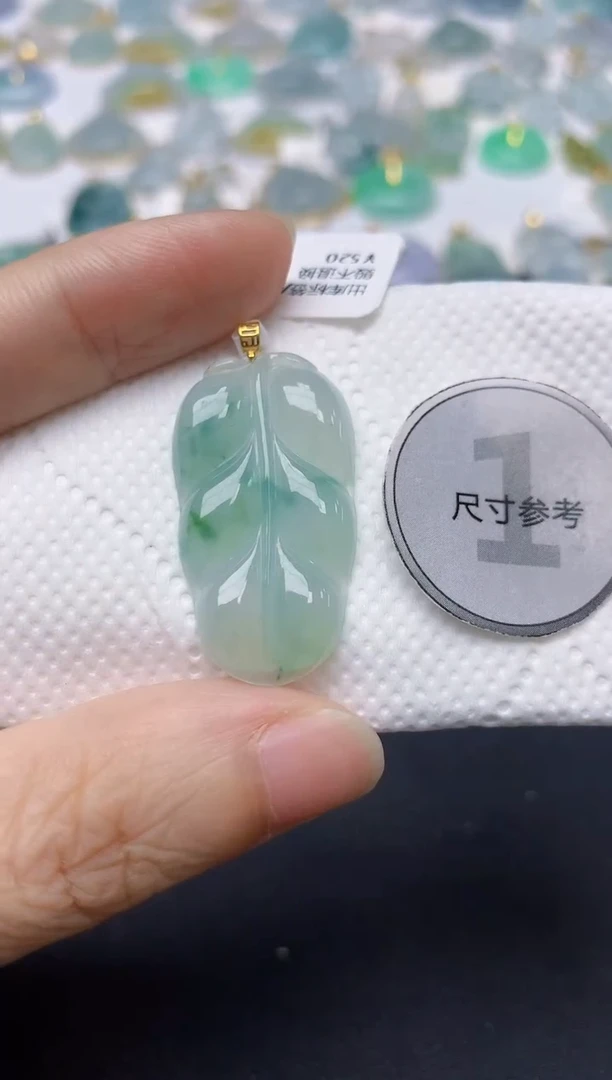 翡翠18K金镶嵌颈饰天然缅甸A货翡翠