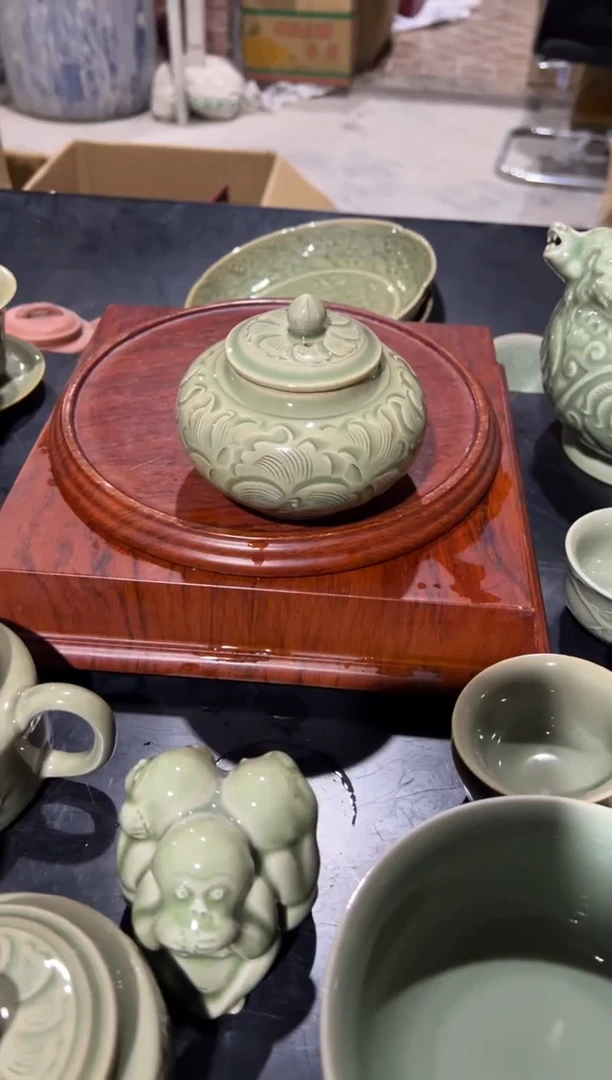 耀州窑手工牡丹圆形茶叶罐