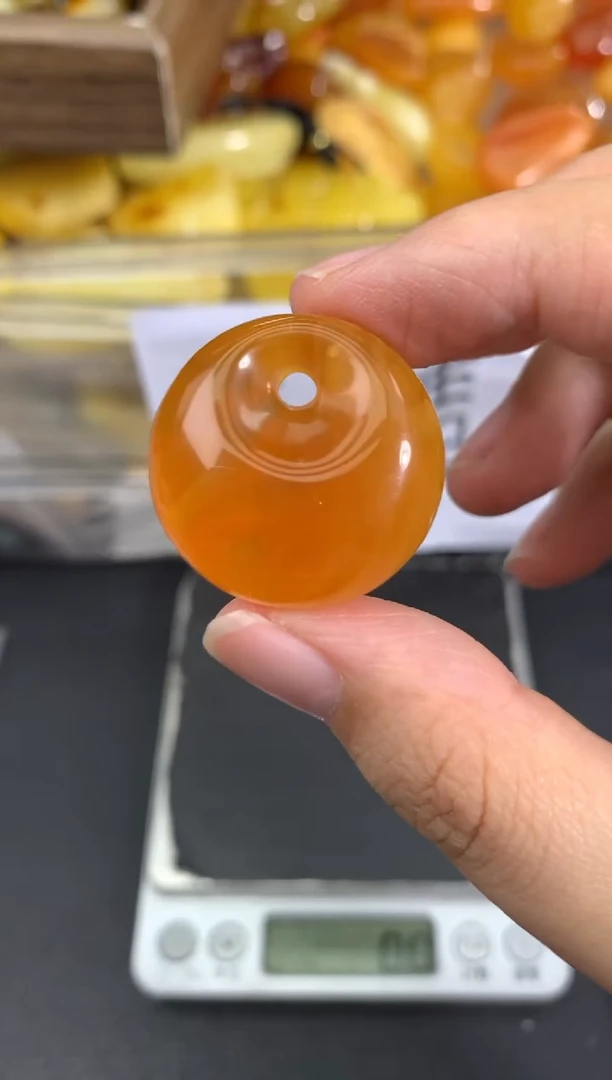 蜜蜡未镶嵌珠宝奇石70