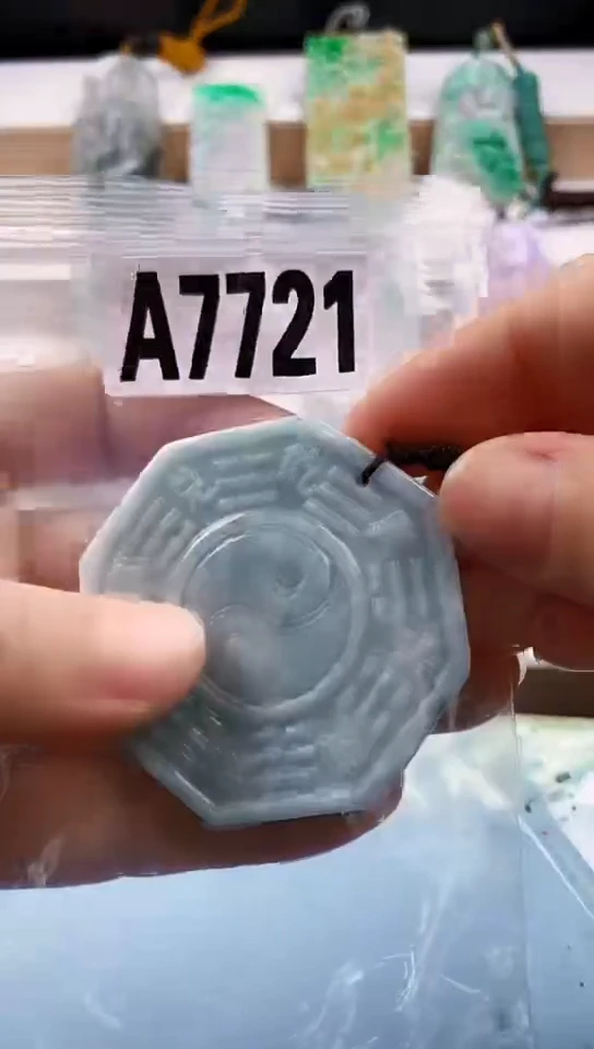 翡翠未镶嵌颈饰天然翡翠吊坠挂件