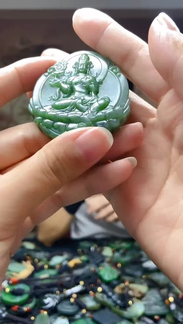 颈饰未镶嵌和田玉1