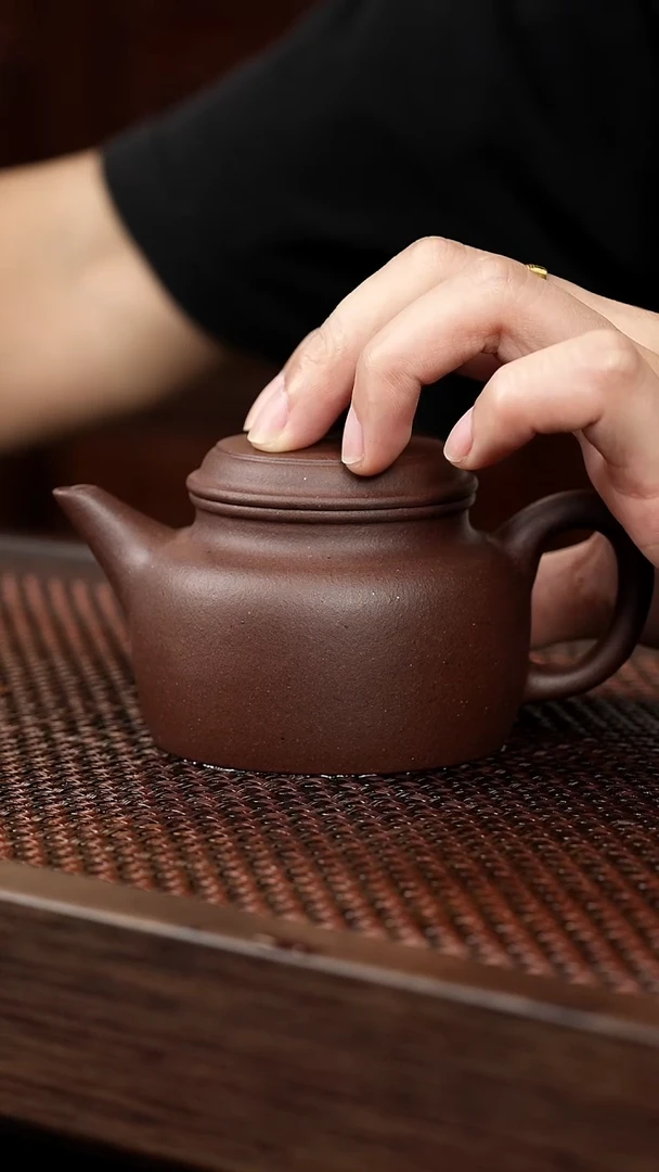 茶壶紫砂紫泥剑流德中