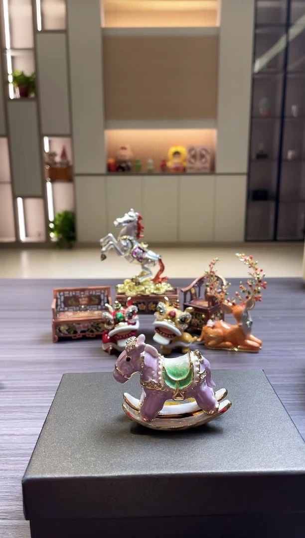 手工艺品琉璃摇摇马