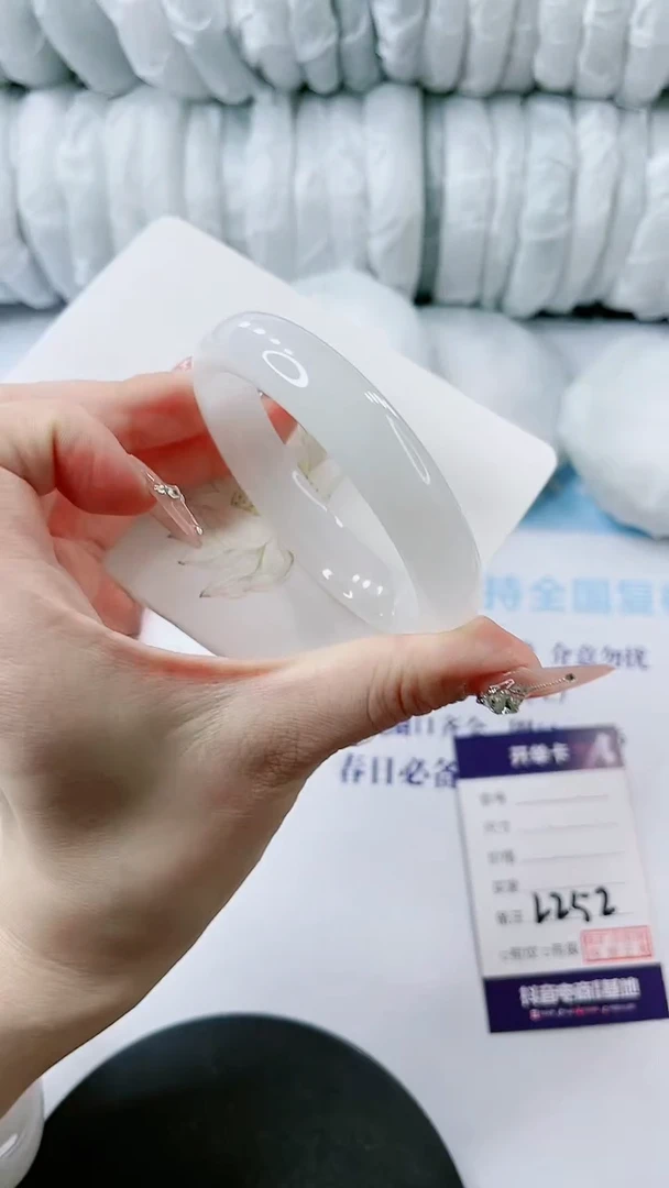 【闪购商品】石英质玉手镯未镶嵌多样性发货L252