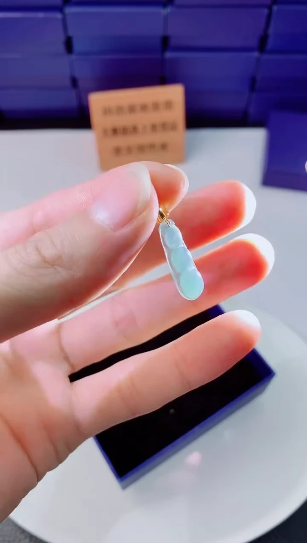 翡翠未镶嵌颈饰1111111111