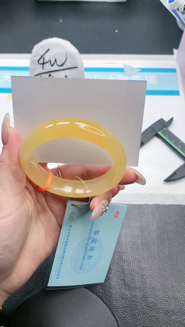 【闪购商品】石英质玉手镯未镶嵌24V336-57